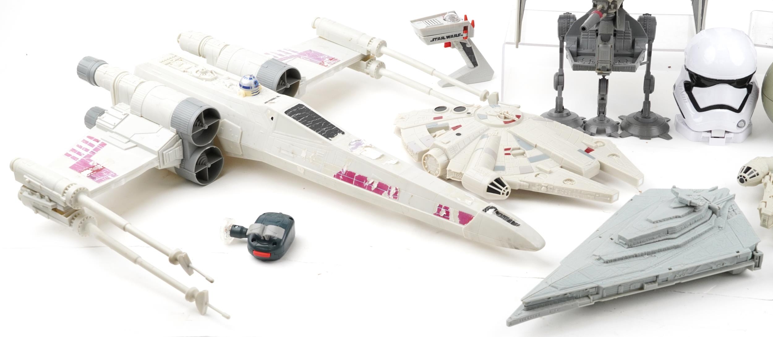 Star Wars collectables including X-Wing Fighter, Millennium Falcon and R2D2 - Image 2 of 4