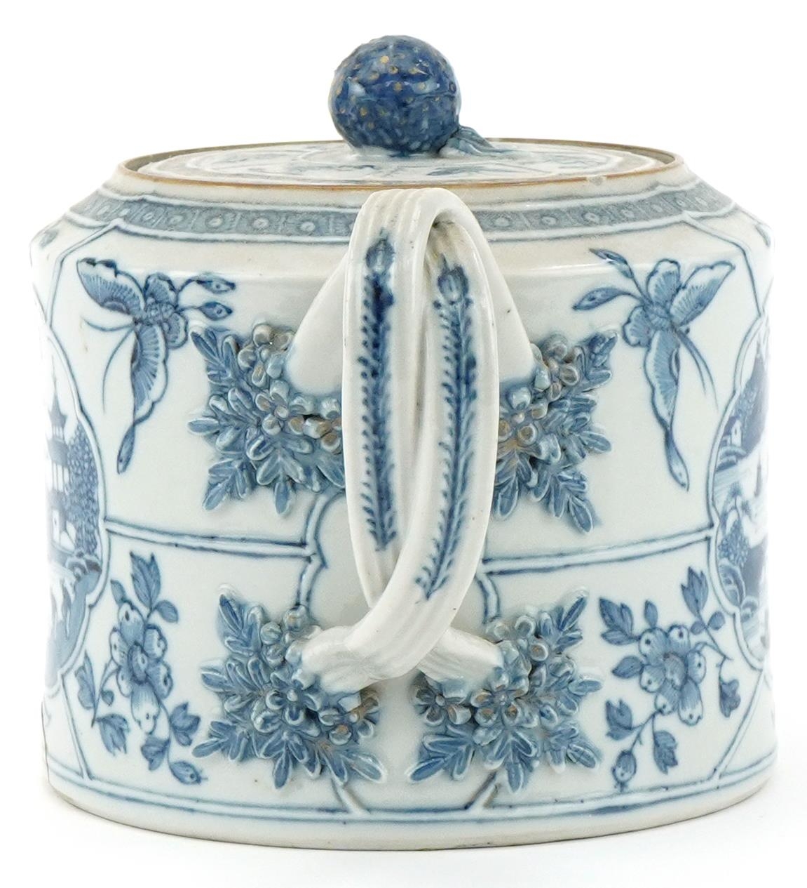 18th century Chinese porcelain teapot hand painted in the Willow pattern, 14cm high - Image 3 of 7