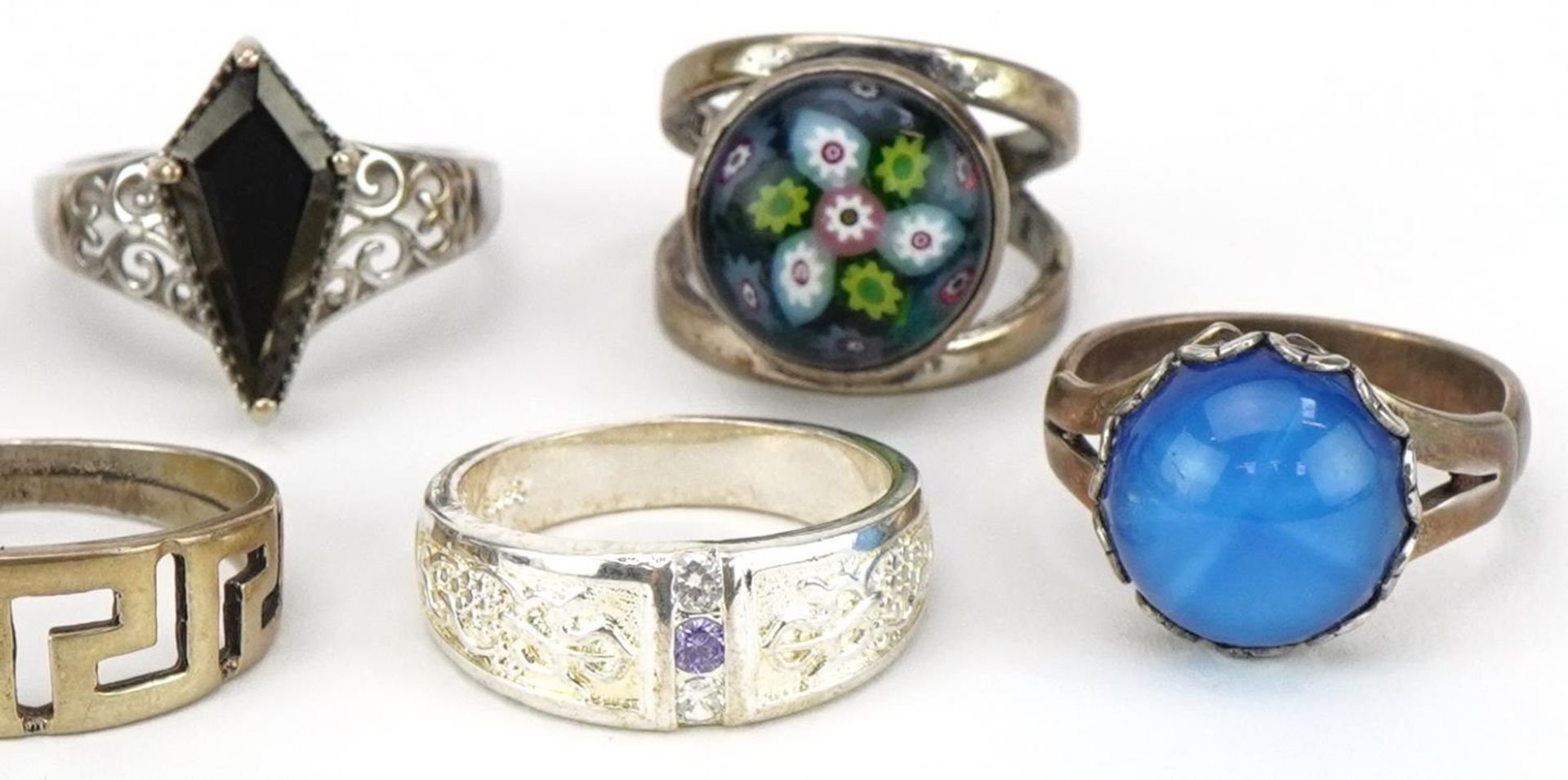 Nine silver rings, some set with semi precious stones and millefiori glass, various sizes, total - Image 3 of 4