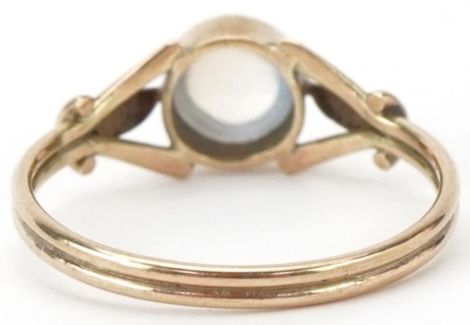 Unmarked gold cabochon moonstone ring, size O/P, 1.5g - Bild 2 aus 3