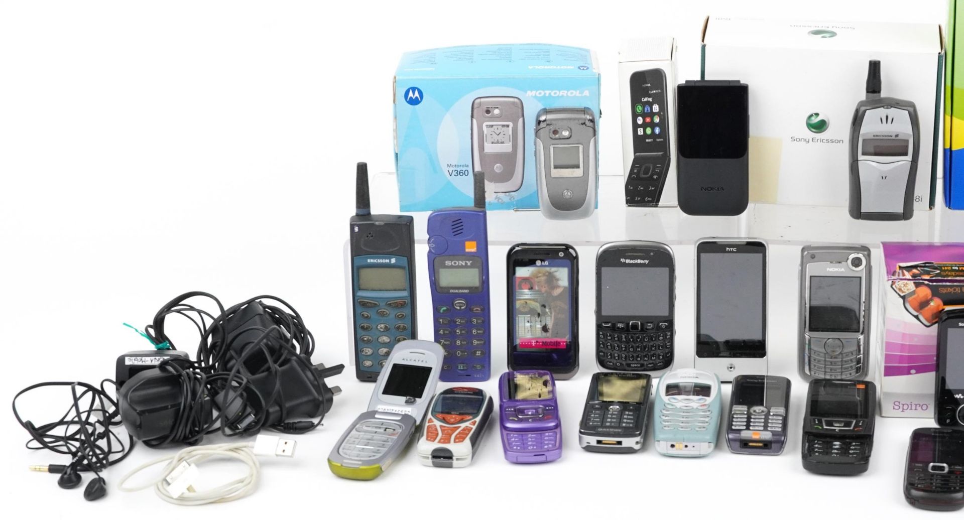 Vintage and later mobile phones, some with boxes including Sony, LG, Samsung and HTC - Image 2 of 3