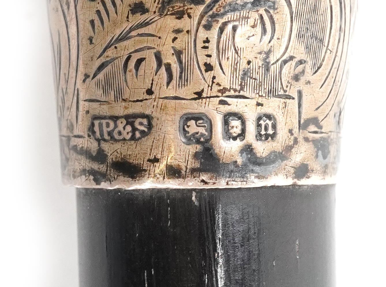 Silver topped gnarled wood walking cane, E H W London together with a horn (possibly rhino) topped - Bild 7 aus 7