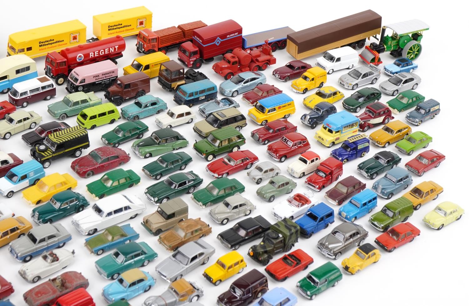 Vintage and later collector's vehicles, predominantly diecast, including Oxford and Lesney - Image 3 of 4