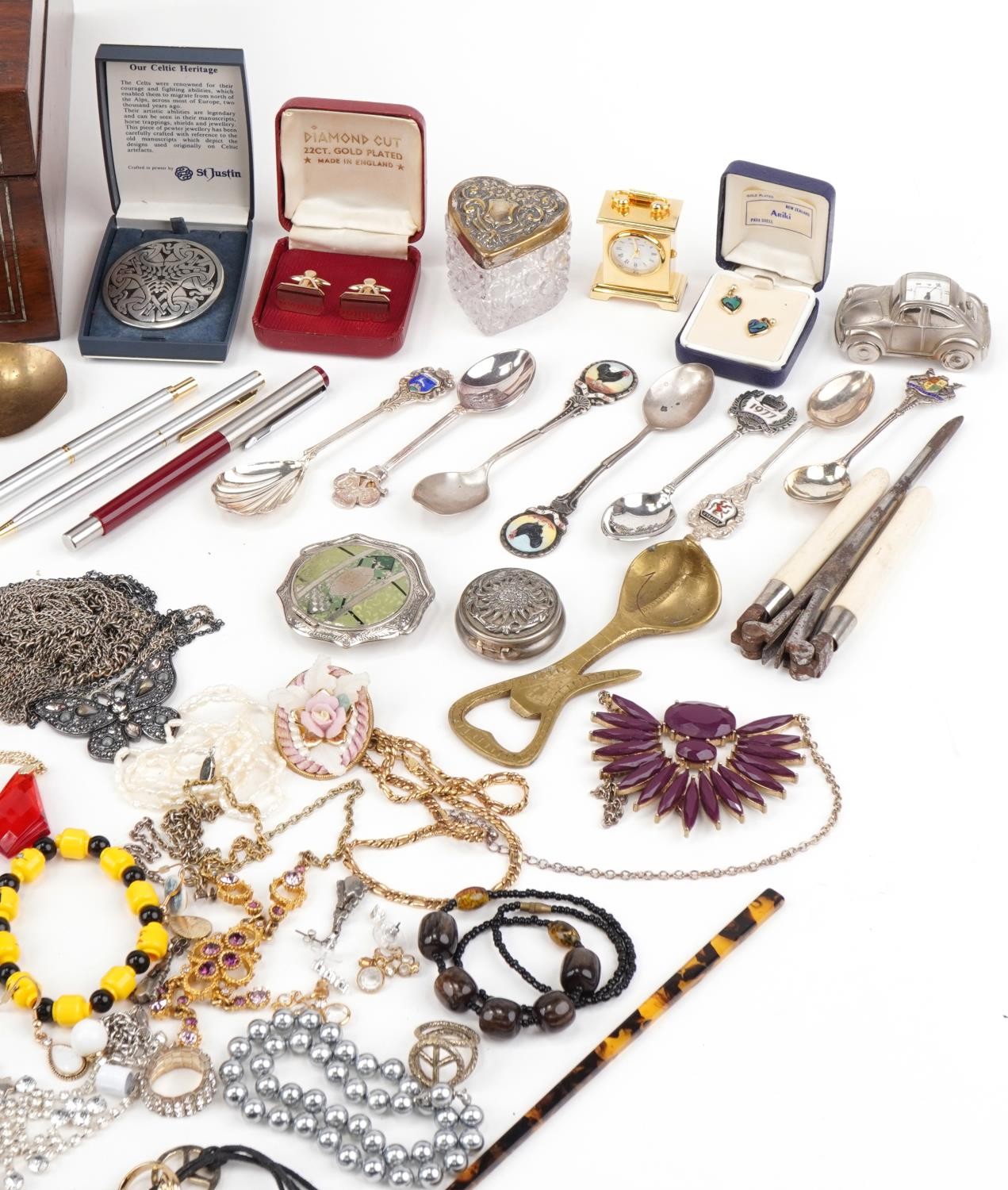 Large collection of vintage and later jewellery, wristwatches and objects including semi precious - Image 3 of 5