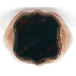 George VI 9ct gold shield shaped bloodstone signet ring, size P, 4.6g