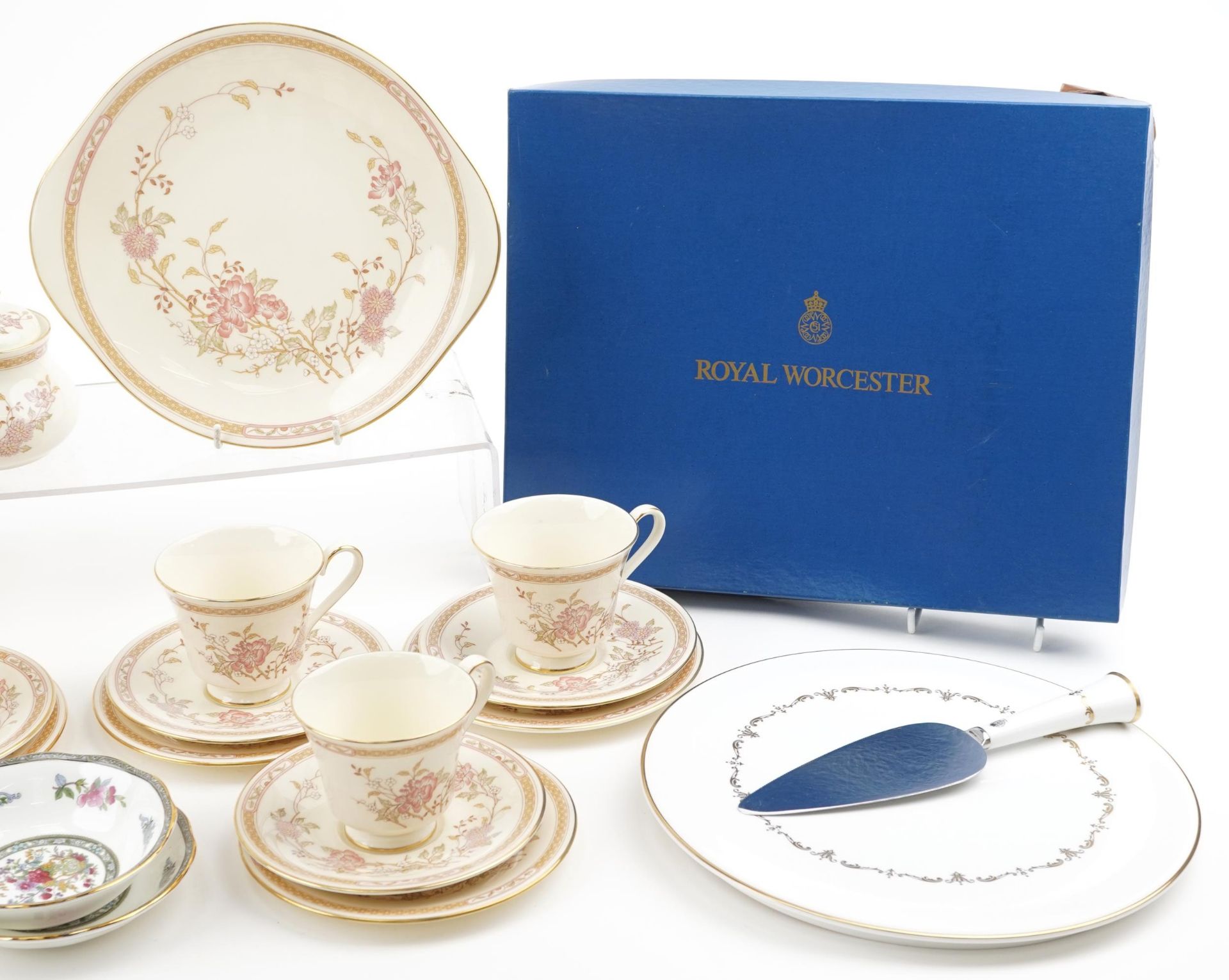 Tea and dinnerware including Royal Albert Tree of Kashmir and Royal Doulton Lisette - Bild 4 aus 6