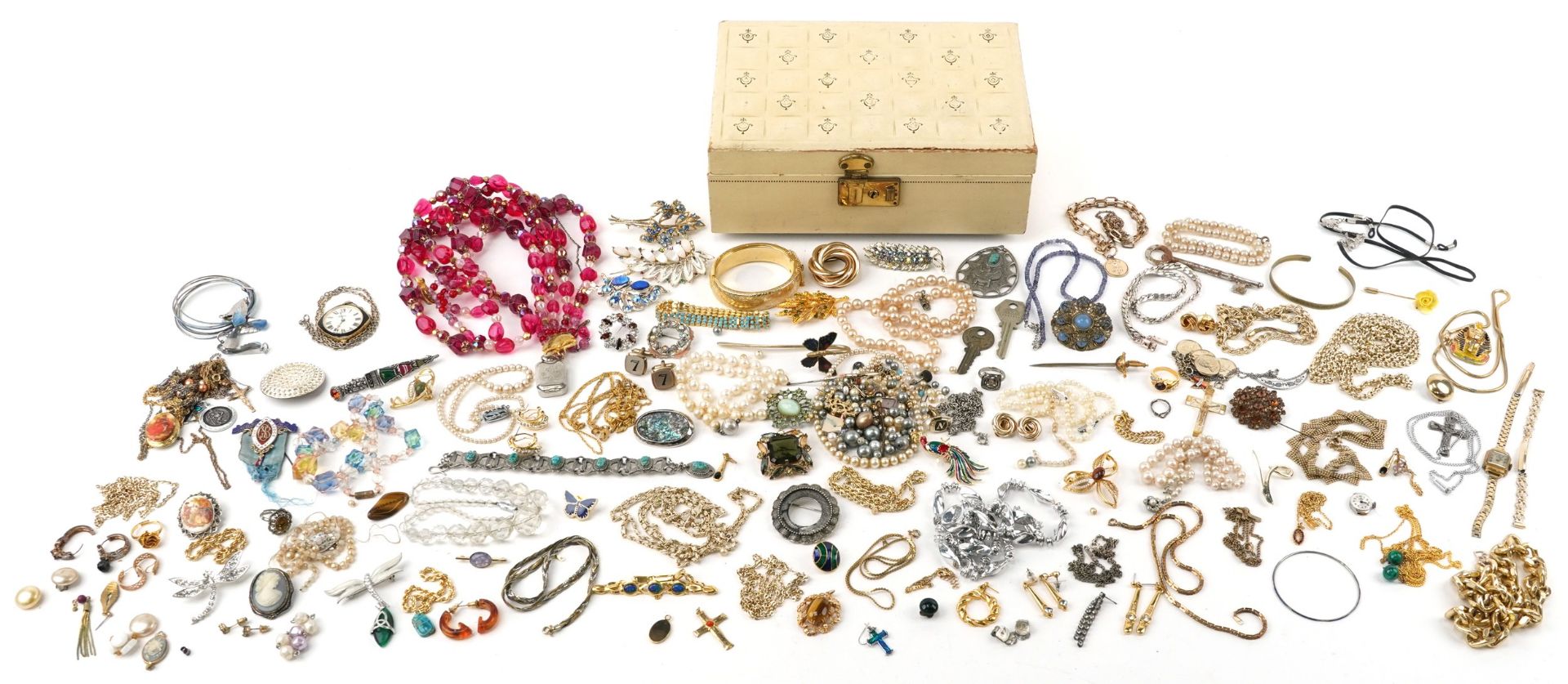 Large collection of vintage and later costume jewellery including necklaces, brooches, cufflinks and