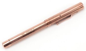 Swan 9ct gold fountain pen, 13cm in length
