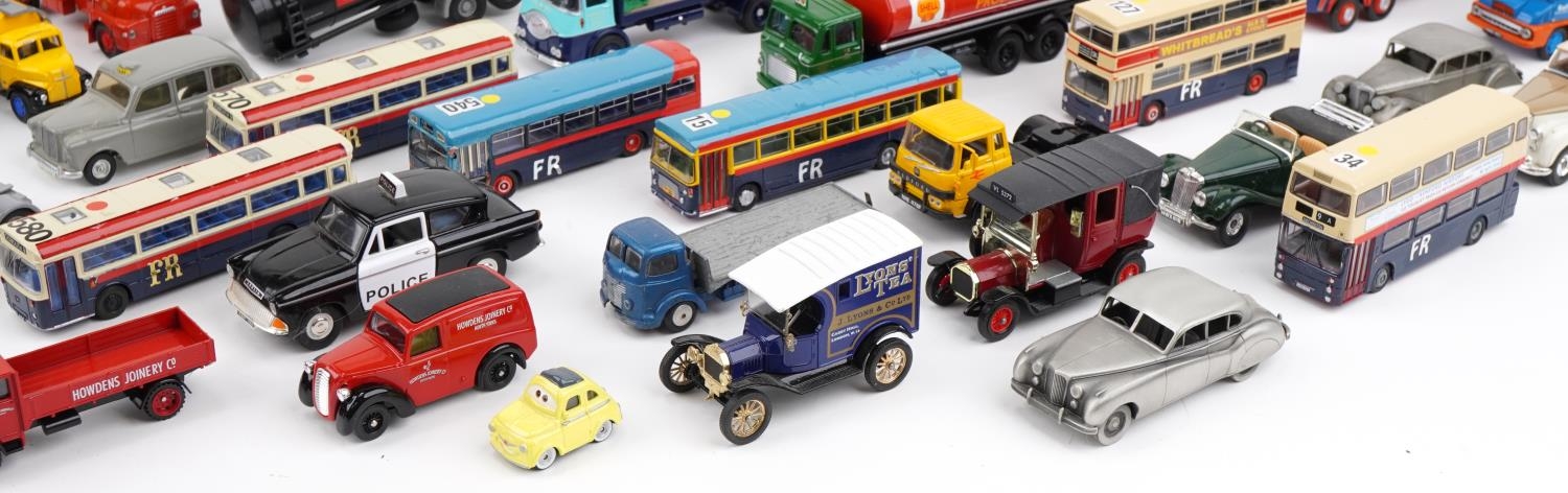 Collection of vintage and later diecast vehicles, predominantly Corgi Tankers - Bild 5 aus 5