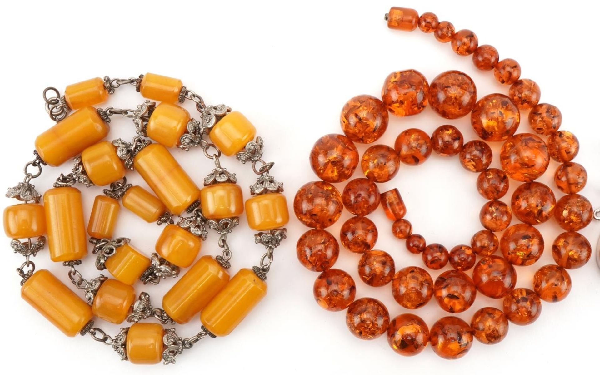 Natural amber bead necklace, pendant and an amber coloured necklace with white metal mounts, total - Bild 2 aus 3