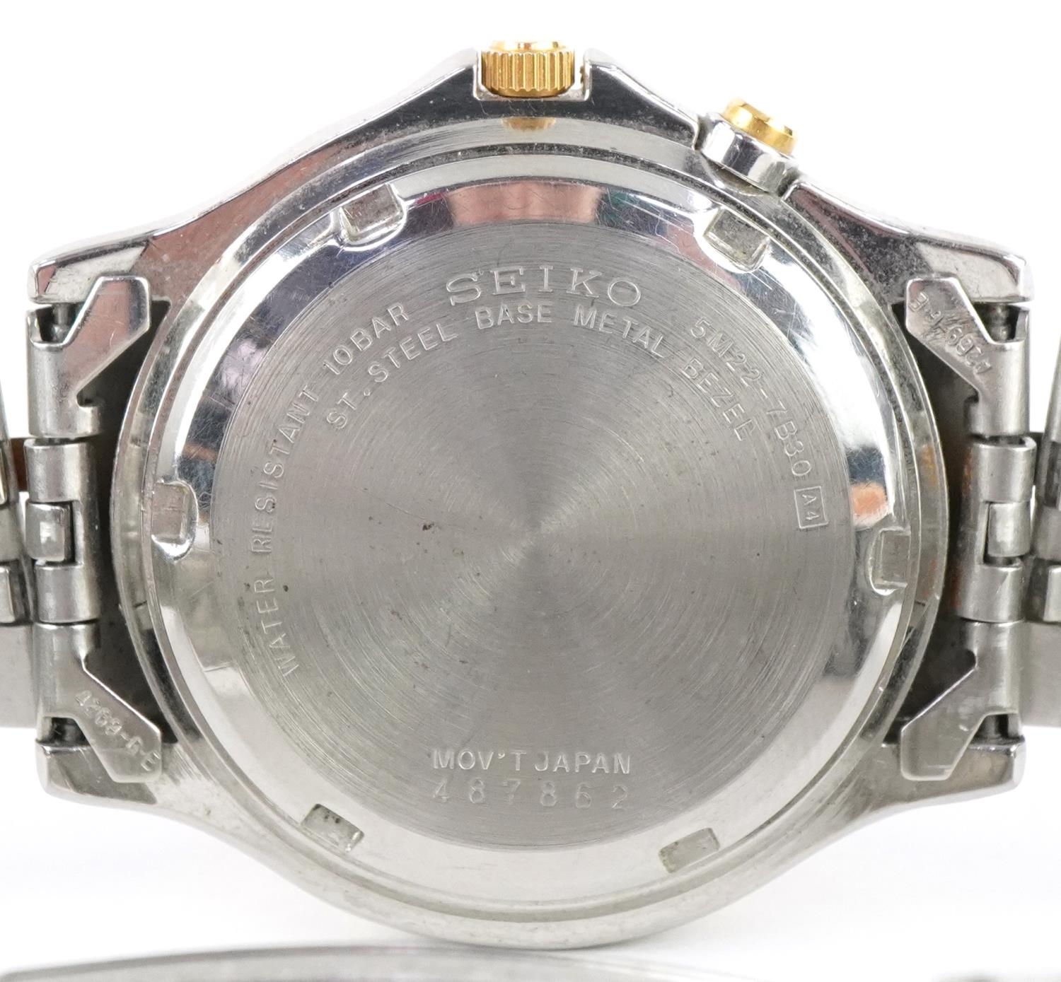 Seiko, gentlemen's Seiko SQ100 kinetic wristwatch having blue dial with date aperture, model 5M22- - Bild 4 aus 8