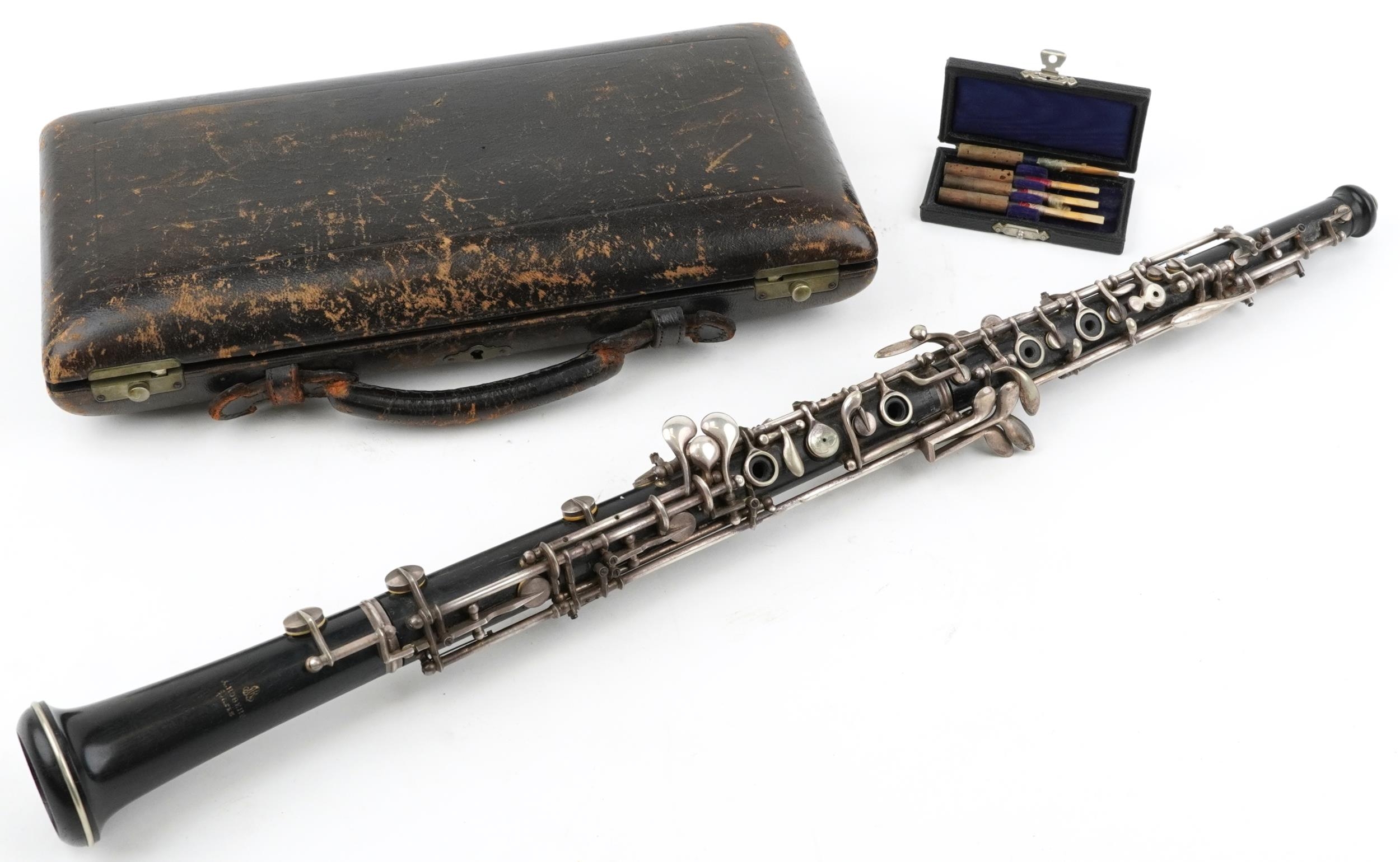 French cased clarinet, A Robert Paris, 14 Rue de Hauteville