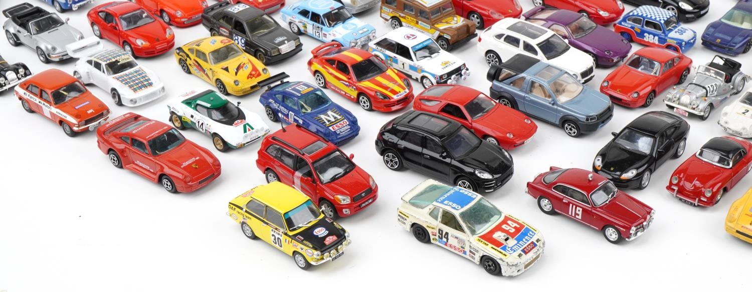 Large collection of vintage and later collector's vehicles, predominantly diecast, including - Bild 4 aus 5