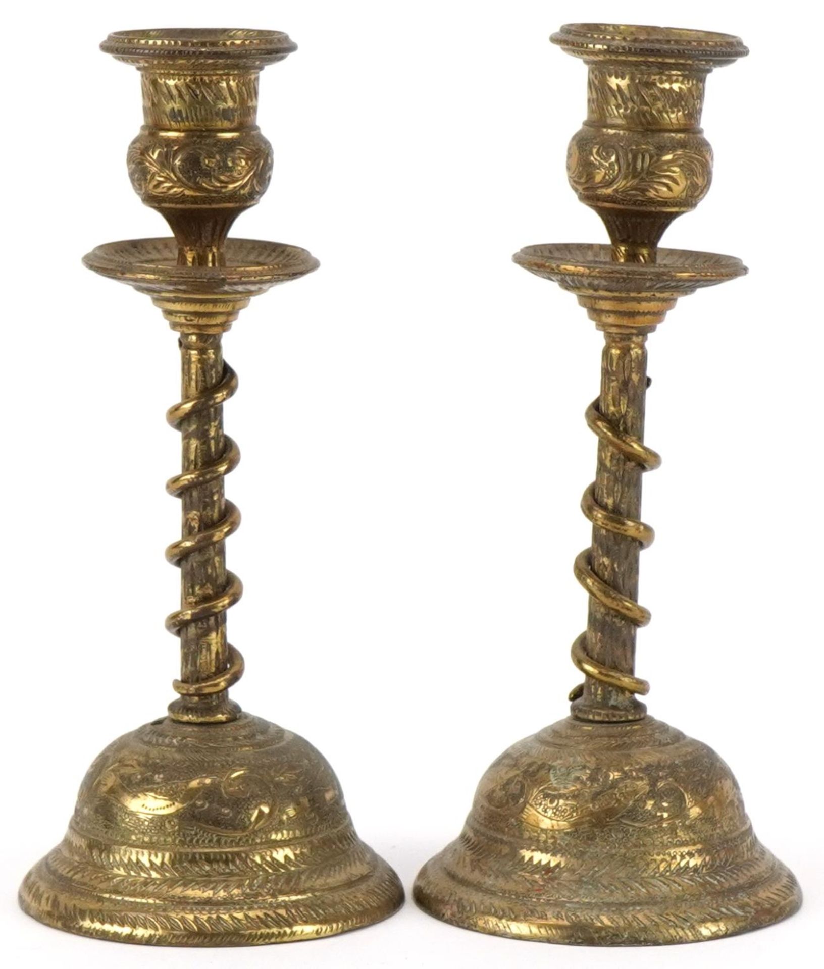 Pair of Indian brass serpent candlesticks engraved with flowers and mythical birds, each 18cm high - Bild 2 aus 4