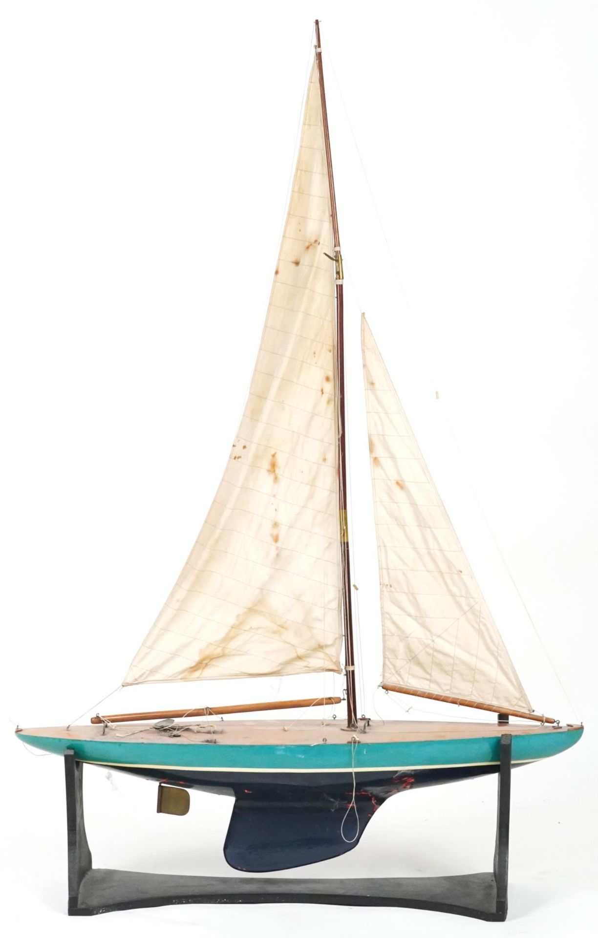 Large wooden model pond yacht, 143cm high - Image 2 of 3