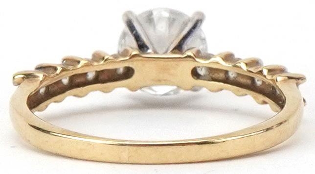 9ct gold cubic zirconia solitaire ring with clear stone shoulders, the cubic zirconia - Image 3 of 6