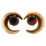 Pair of continental gold garnet moon crest stud earrings, each 11mm high, total 2.0g