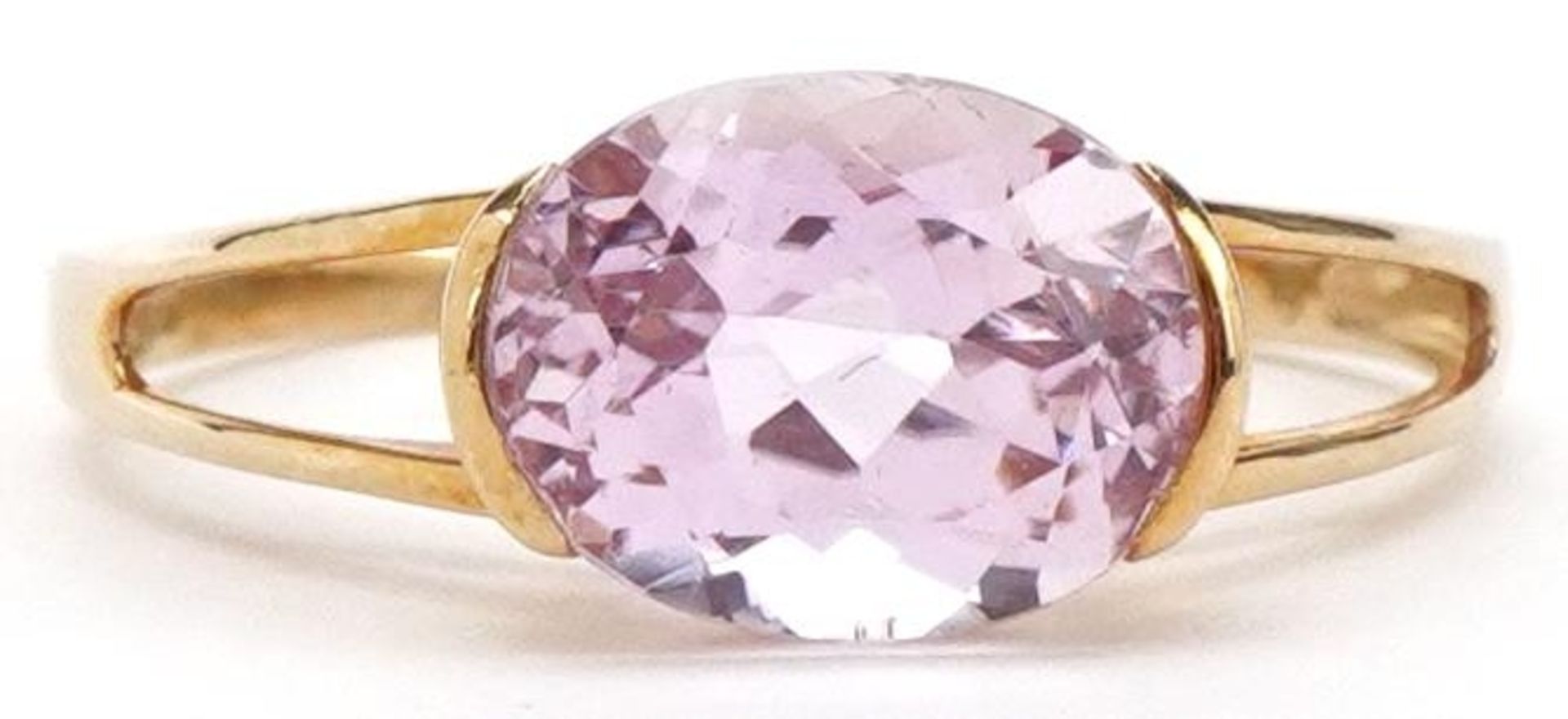 9ct gold amethyst solitaire ring, size R, 1.8g