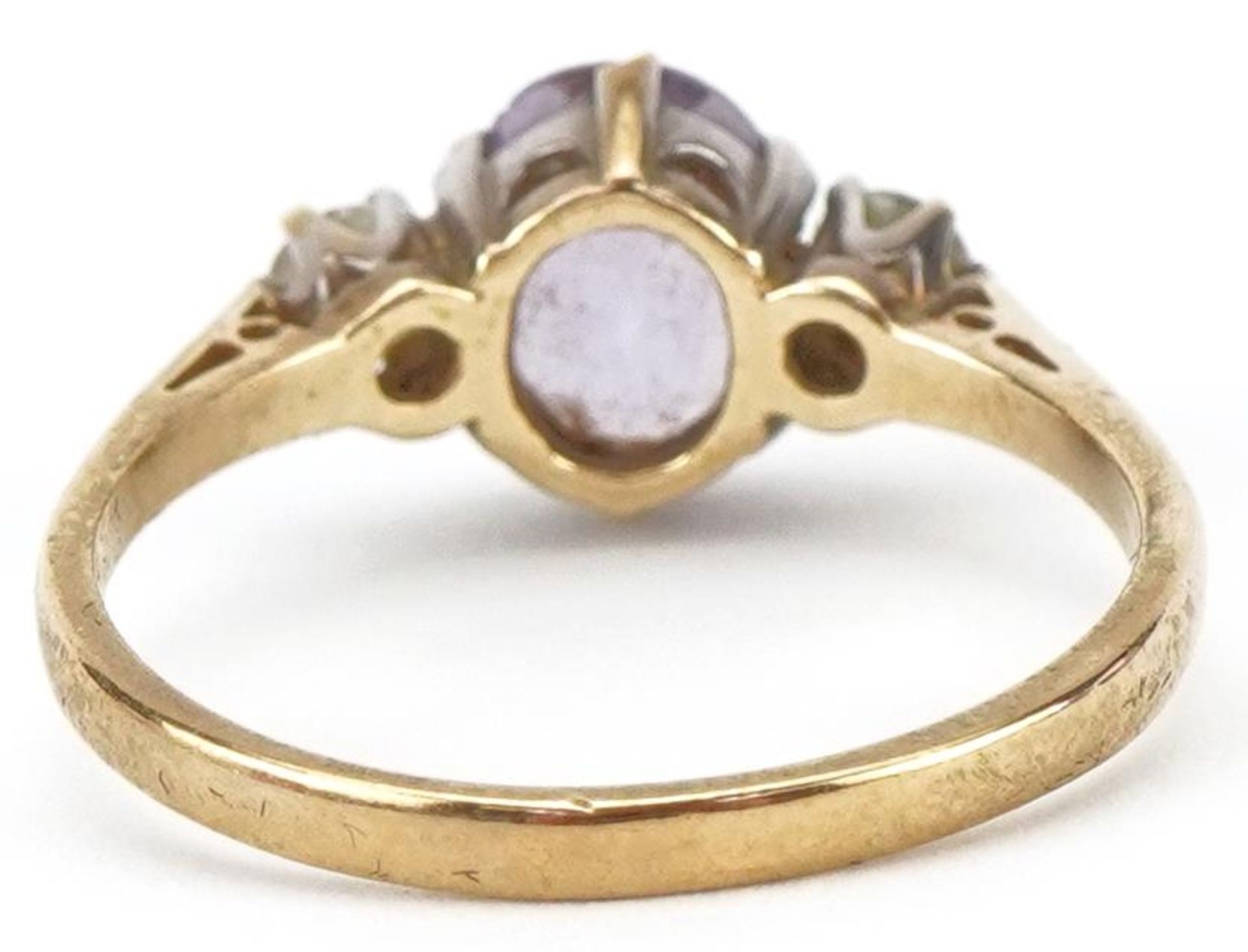9ct gold amethyst and clear stone three stone ring, size P, 2.2g - Bild 2 aus 5
