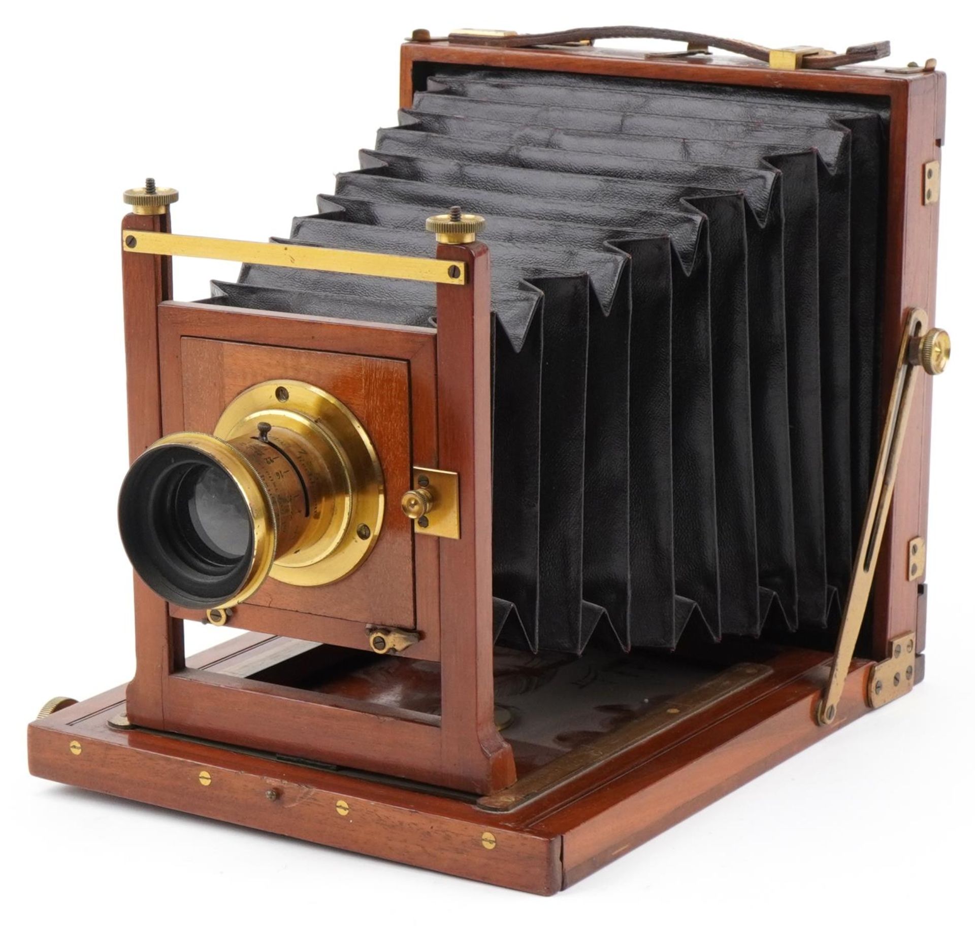 Victorian London Stereoscopic & Co mahogany plate camera with a 7 x 5 brass lens, 21cm x 20cm - Bild 2 aus 7