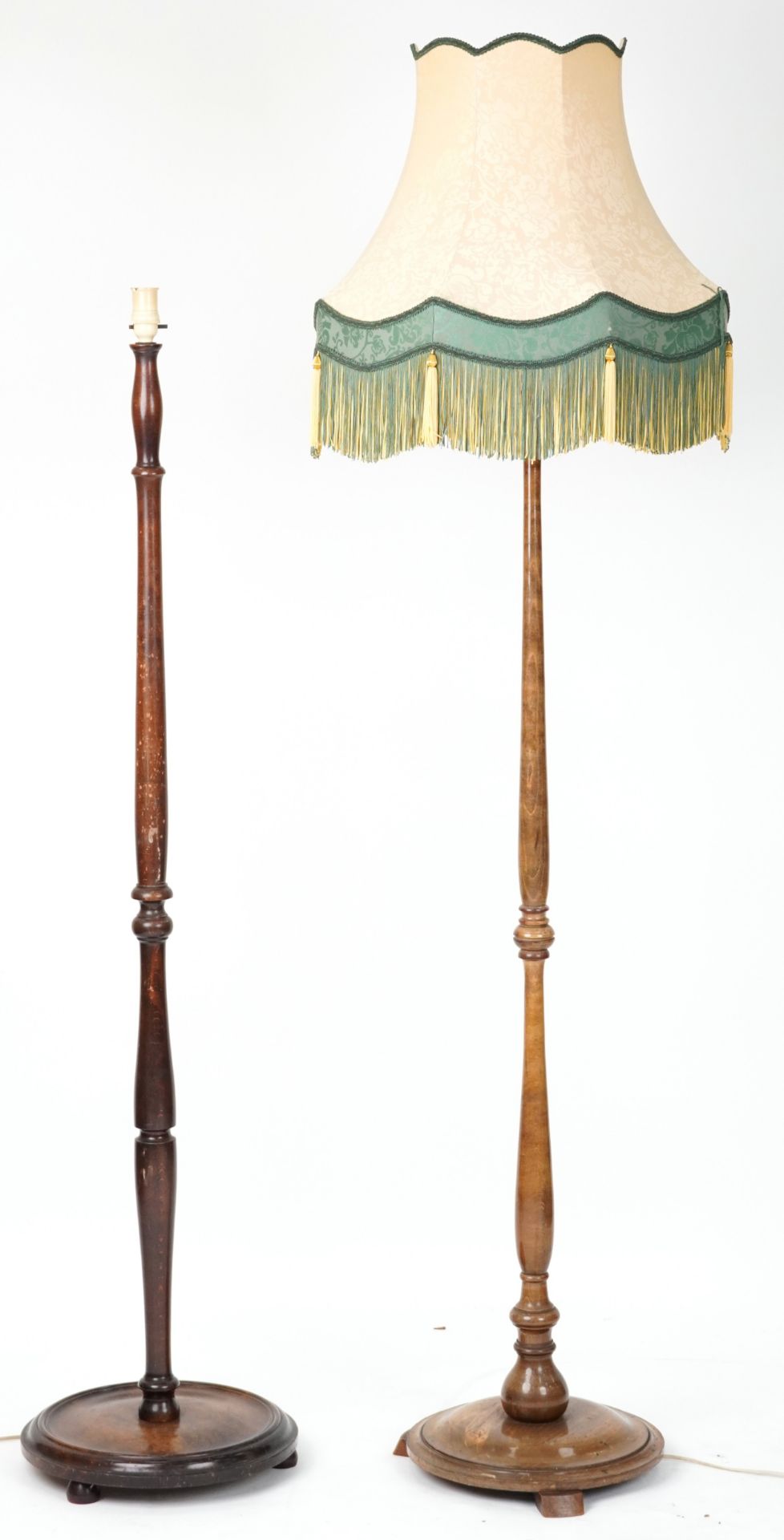 Two early 20th century turned standard lamps, one with silk lined shade, each 160cm high - Bild 2 aus 2