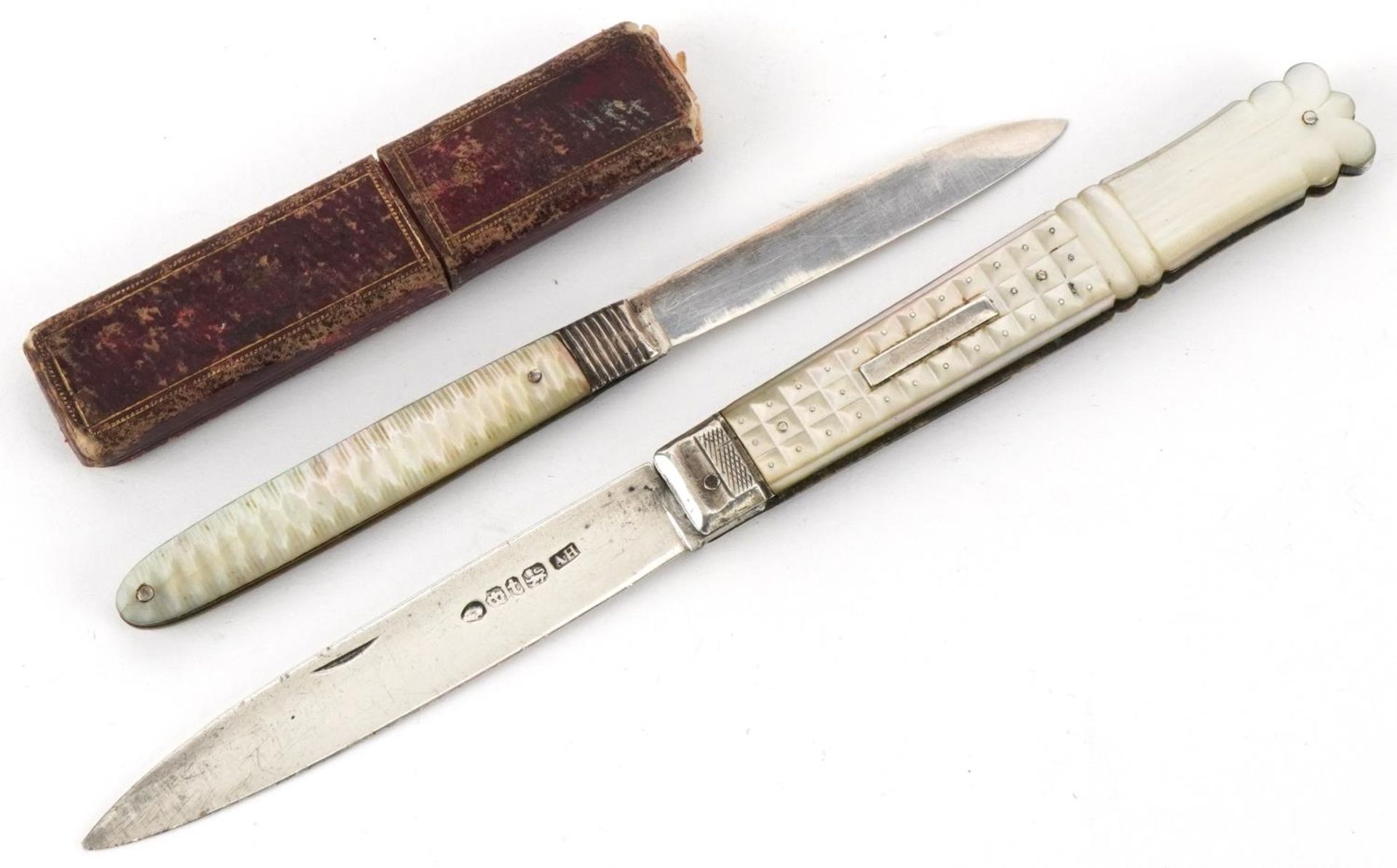 Two Georgian and later mother of pearl flanked silver folding fruit knives, one with tooled - Image 2 of 6