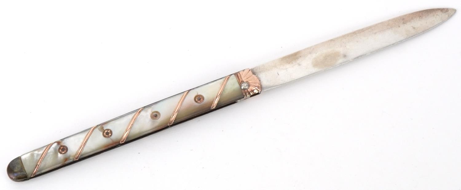 Georgian mother of pearl and unmarked gold flanked silver folding fruit knife, incomplete hallmarks, - Image 3 of 3