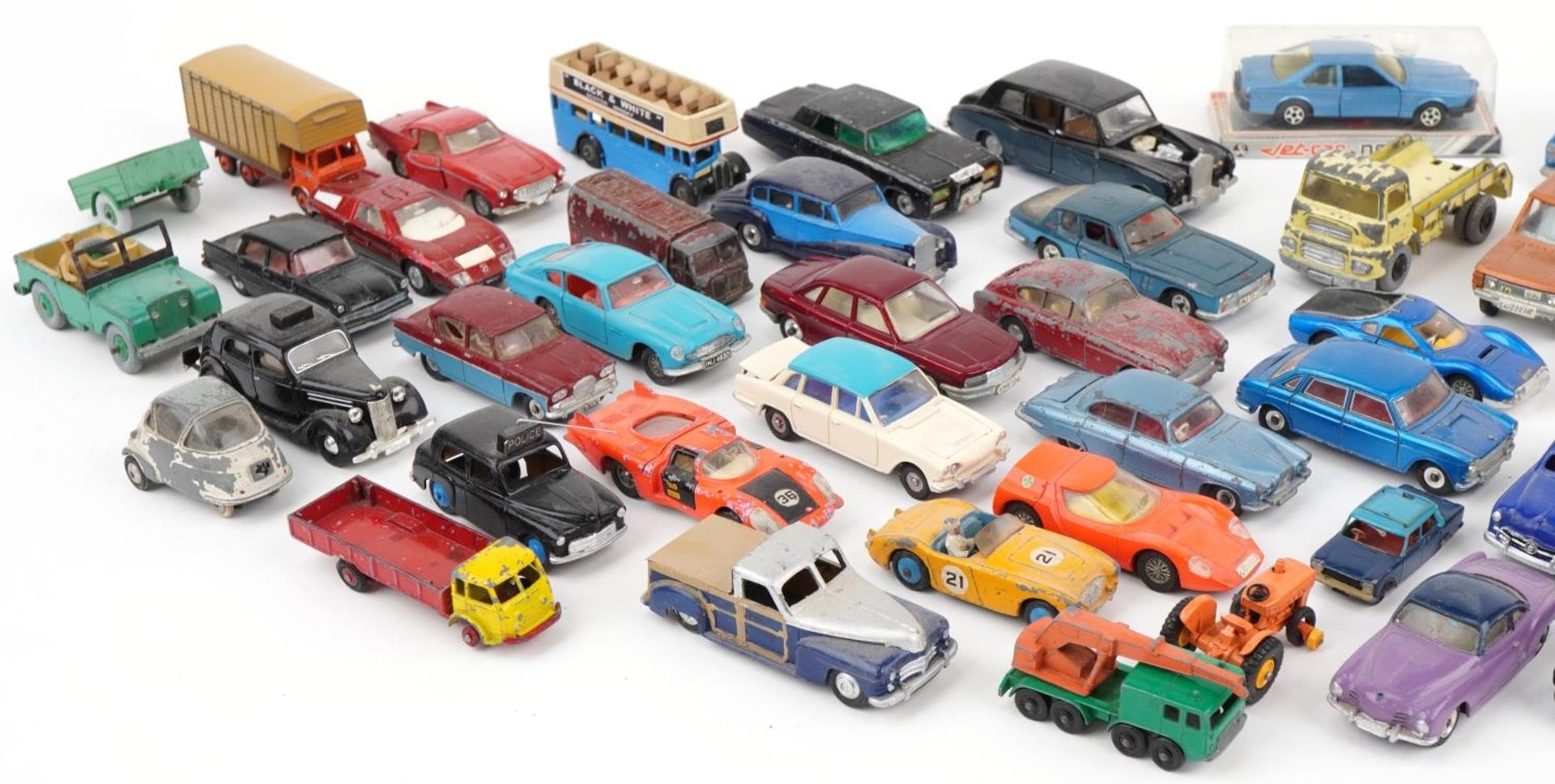 Large collection of vintage Dinky and Corgi diecast vehicles including Morris Oxford, AEC Mercury, - Bild 2 aus 3