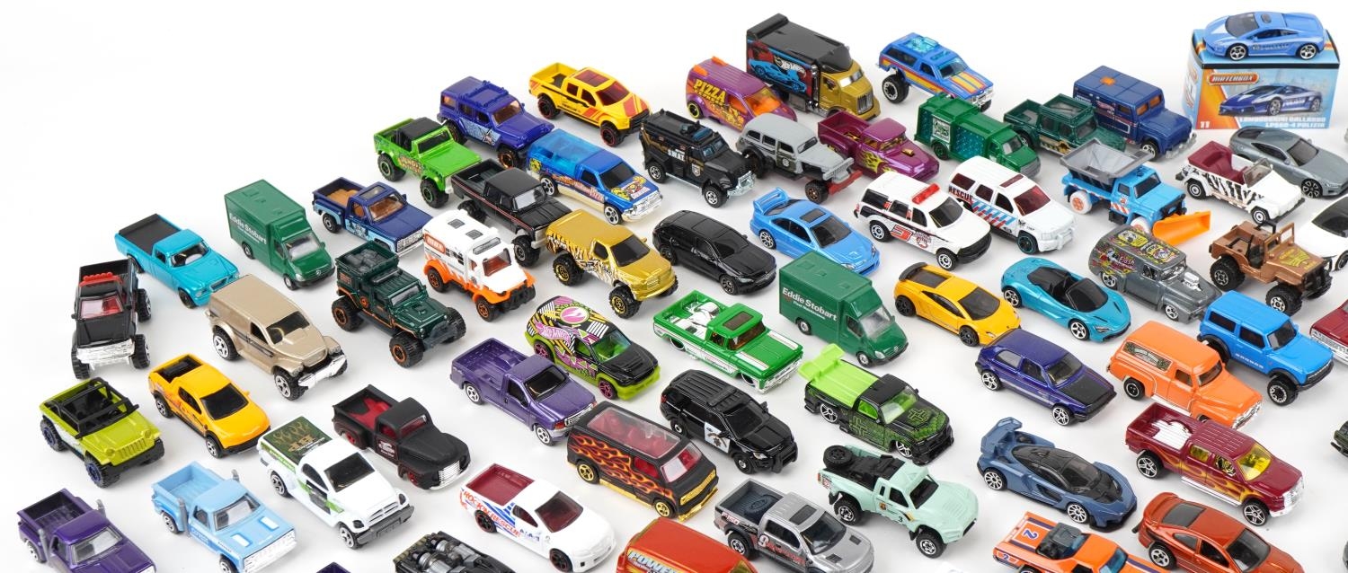 Large collection of diecast vehicles, predominantly Matchbox and Hot Wheels - Bild 2 aus 5