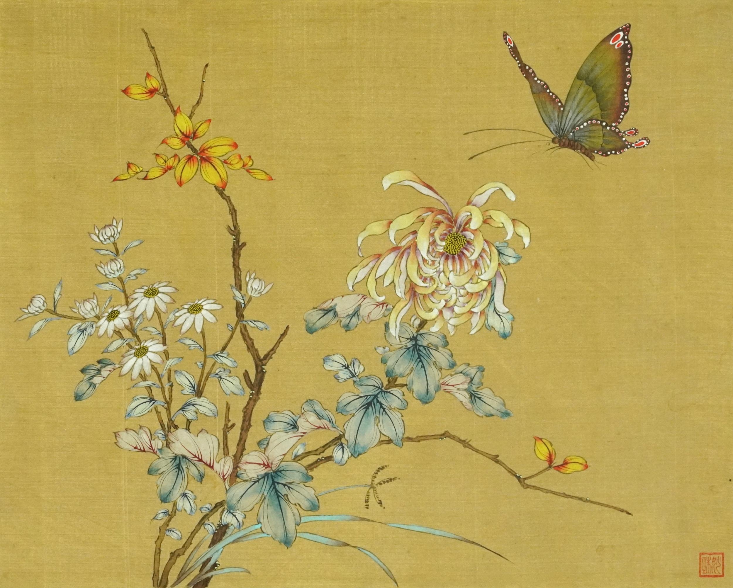 Bird and butterfly amongst flowers, pair of Chinese watercolours on silk signed with red seal marks, - Bild 6 aus 9