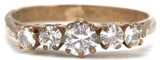 9ct gold graduated clear stone ring, size M, 1.6g