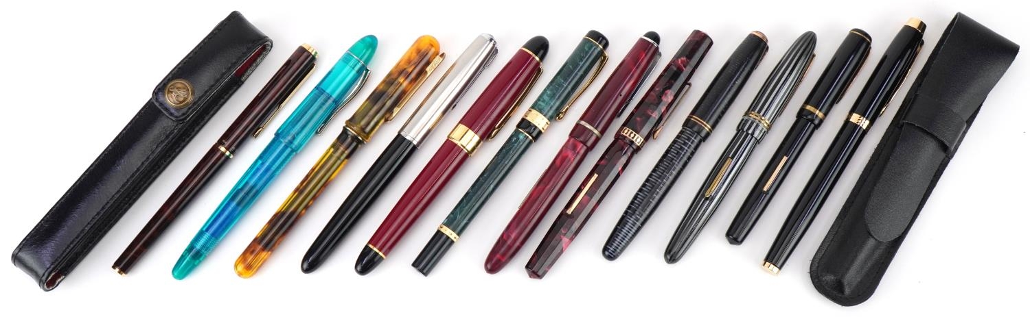 Vintage fountain pens including Parker examples