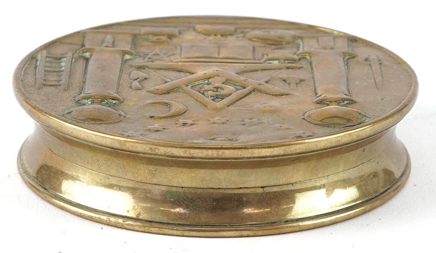 Masonic interest brass tobacco box, 9cm in diameter - Image 3 of 4