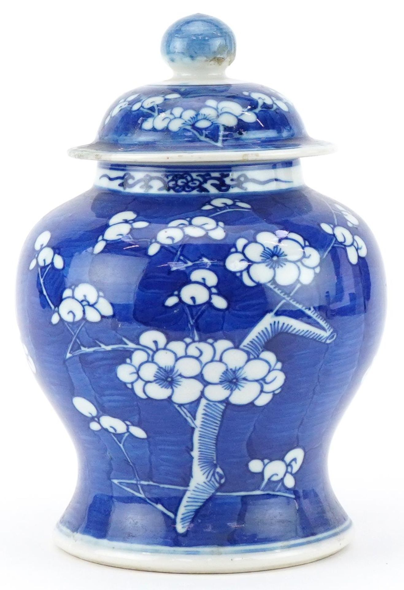Chinese hand painted blue and white prunus ginger jar and cover, character mark to the base, 22cm - Bild 3 aus 7
