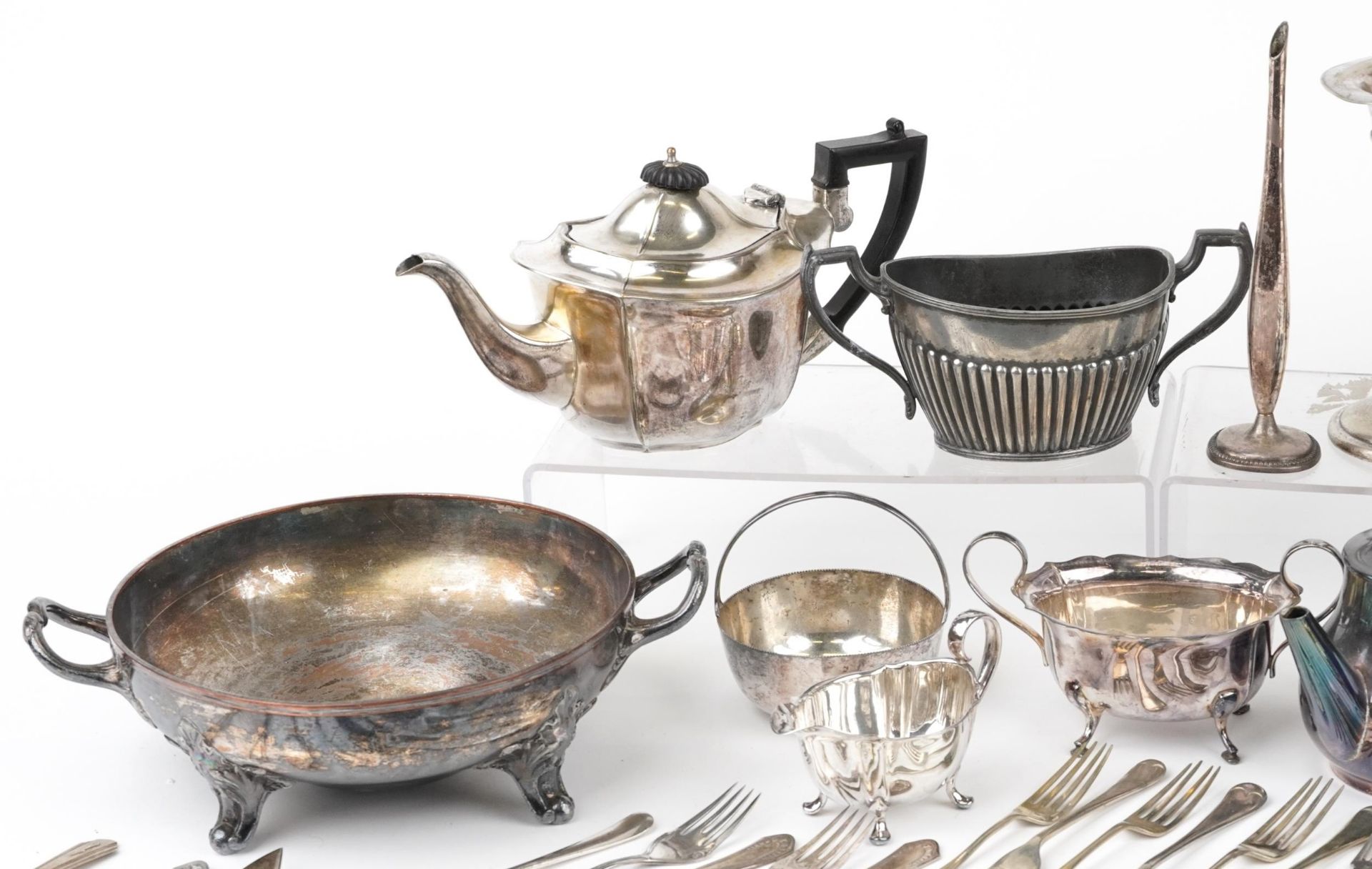 Victorian and later silver plated metalware including Elkington & Co vase, various flatware and - Bild 2 aus 5