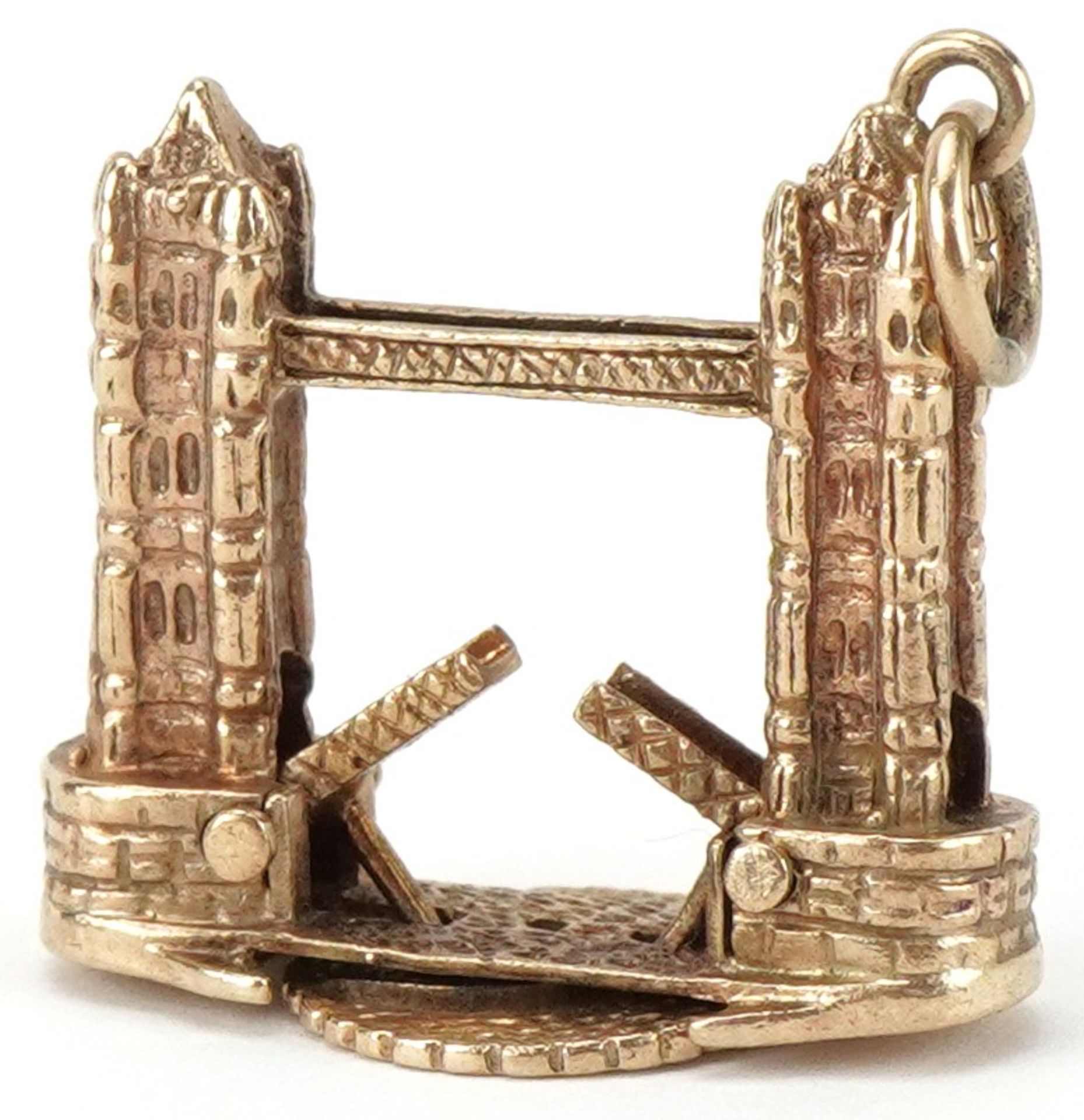 Large 9ct gold charm in the form of London Tower Bridge with rise and fall bridge, 2.2cm high, 7.4g - Bild 3 aus 5