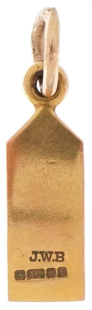 9ct gold and enamel charm in the form of a luggage tag, 1.7cm high, 1.1g - Image 2 of 3