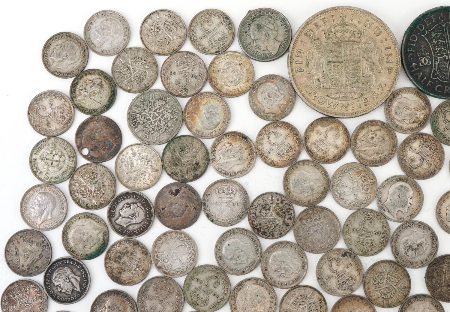 Assorted silver threepenny pieces and coinage including crown and half crowns - Bild 2 aus 7