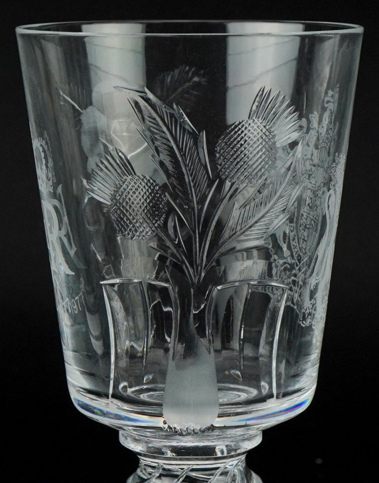 Four glasses including Elizabeth II Queen's Silver Jubilee goblet with air twist stem, the largest - Bild 6 aus 9