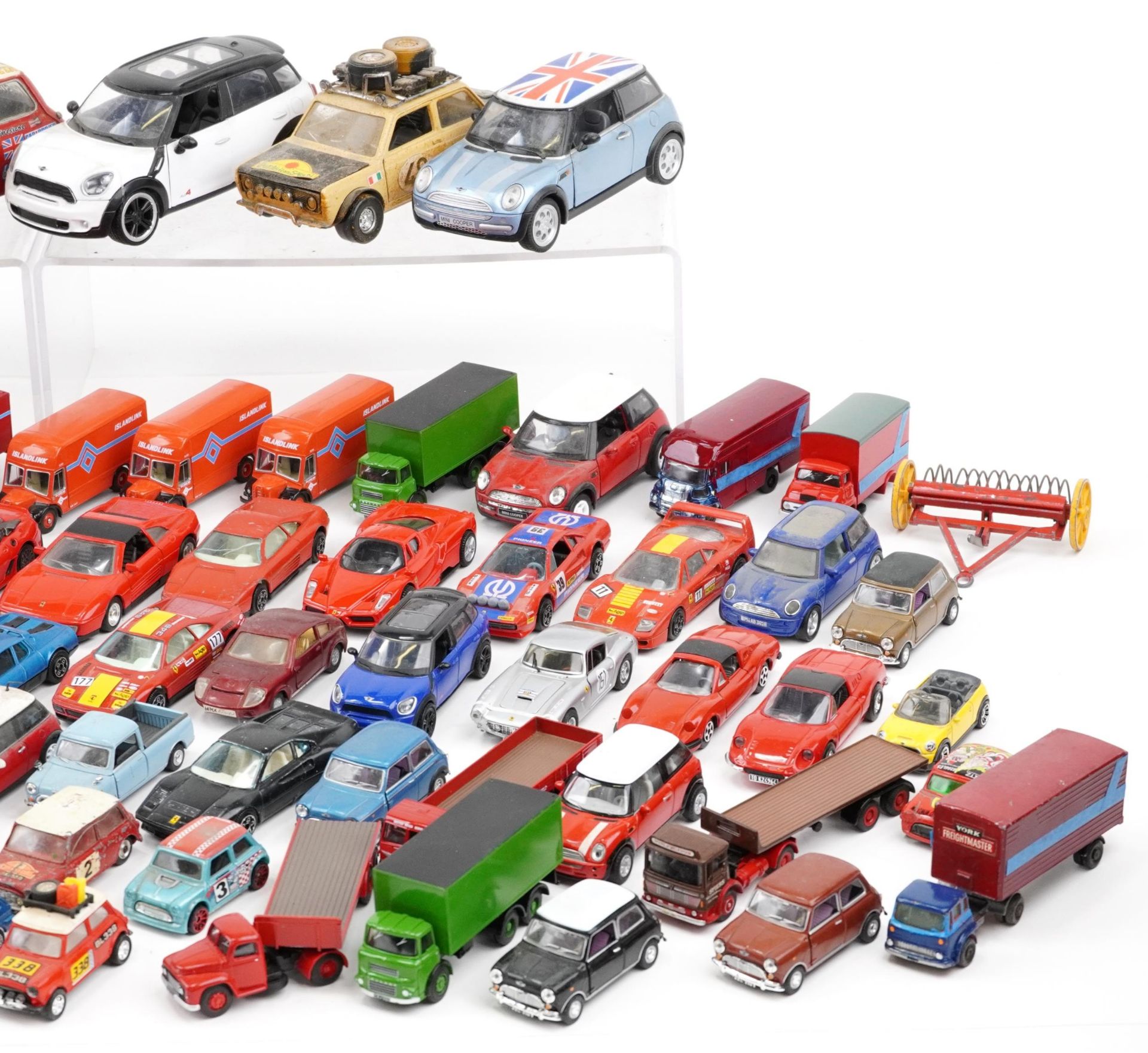 Large collection of vintage and later collector's vehicles, predominantly diecast, including Burago, - Image 4 of 4