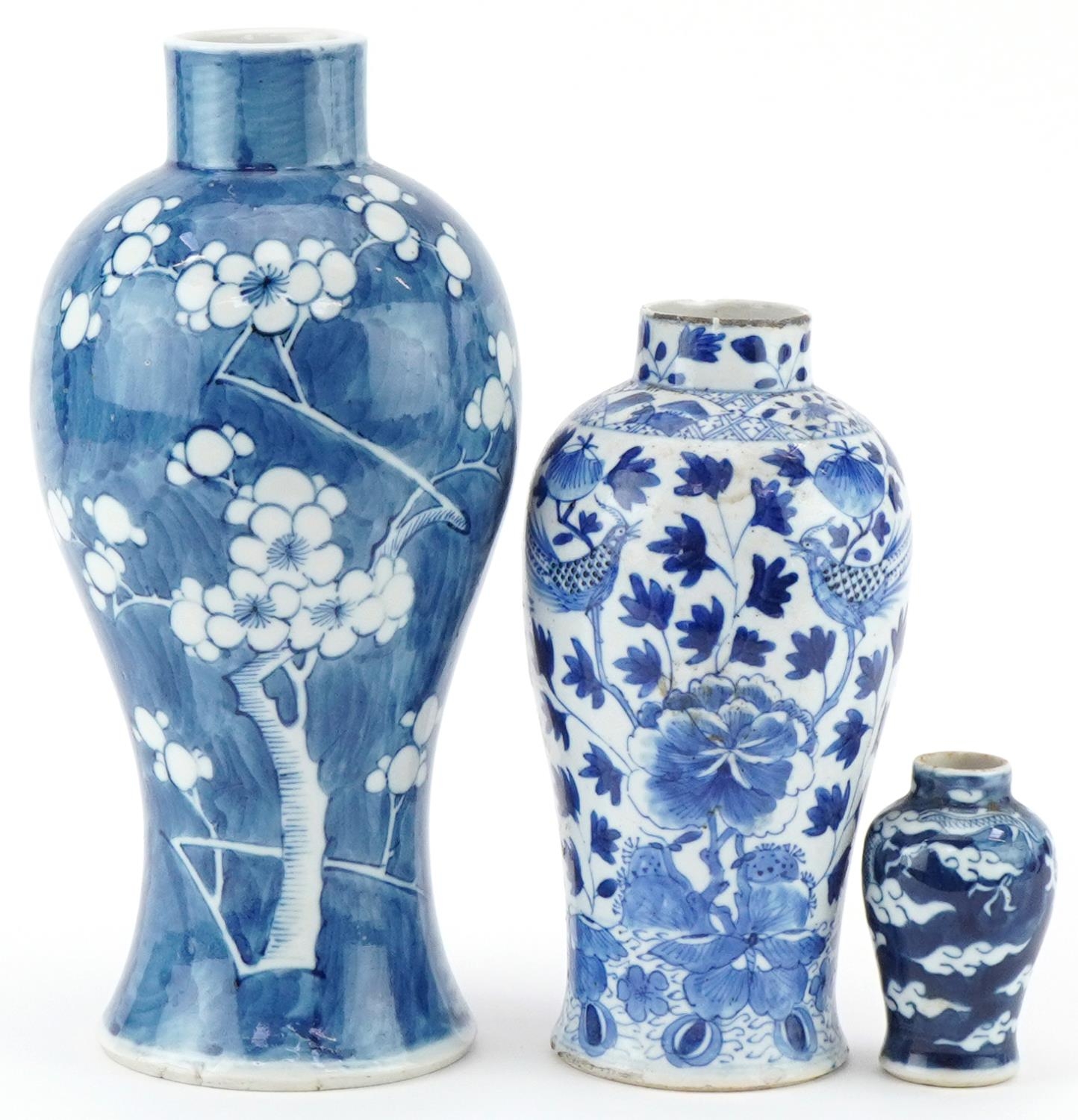 Chinese hand painted blue and white prunus vase, Chinese vase decorated with birds amongst flowers - Image 3 of 8