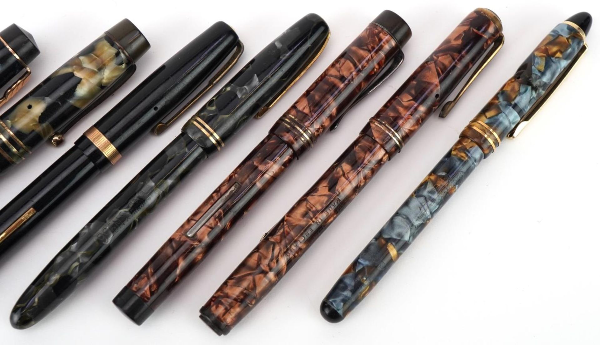 Selection of vintage marbleised fountain pens including Burnham, Watermans and Croxley - Bild 3 aus 6