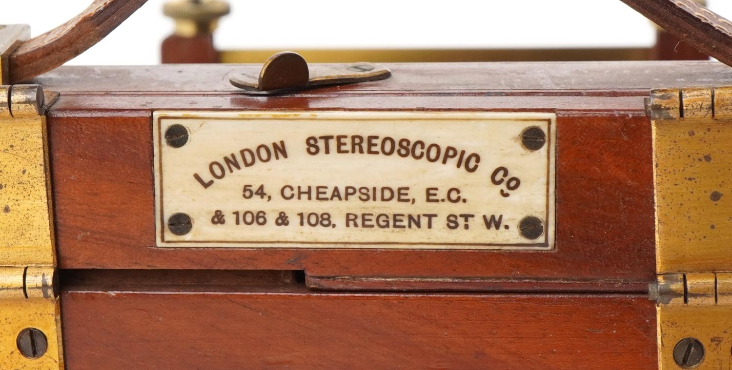 Victorian London Stereoscopic & Co mahogany plate camera with a 7 x 5 brass lens, 21cm x 20cm - Image 6 of 7