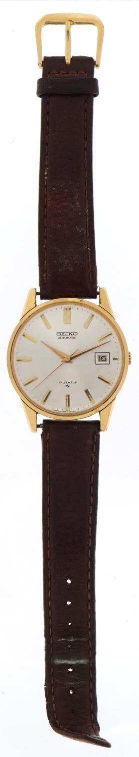 Seiko, gentlemen's Seiko automatic wristwatch having white dial with date aperture, model 7005-2000, - Image 2 of 4