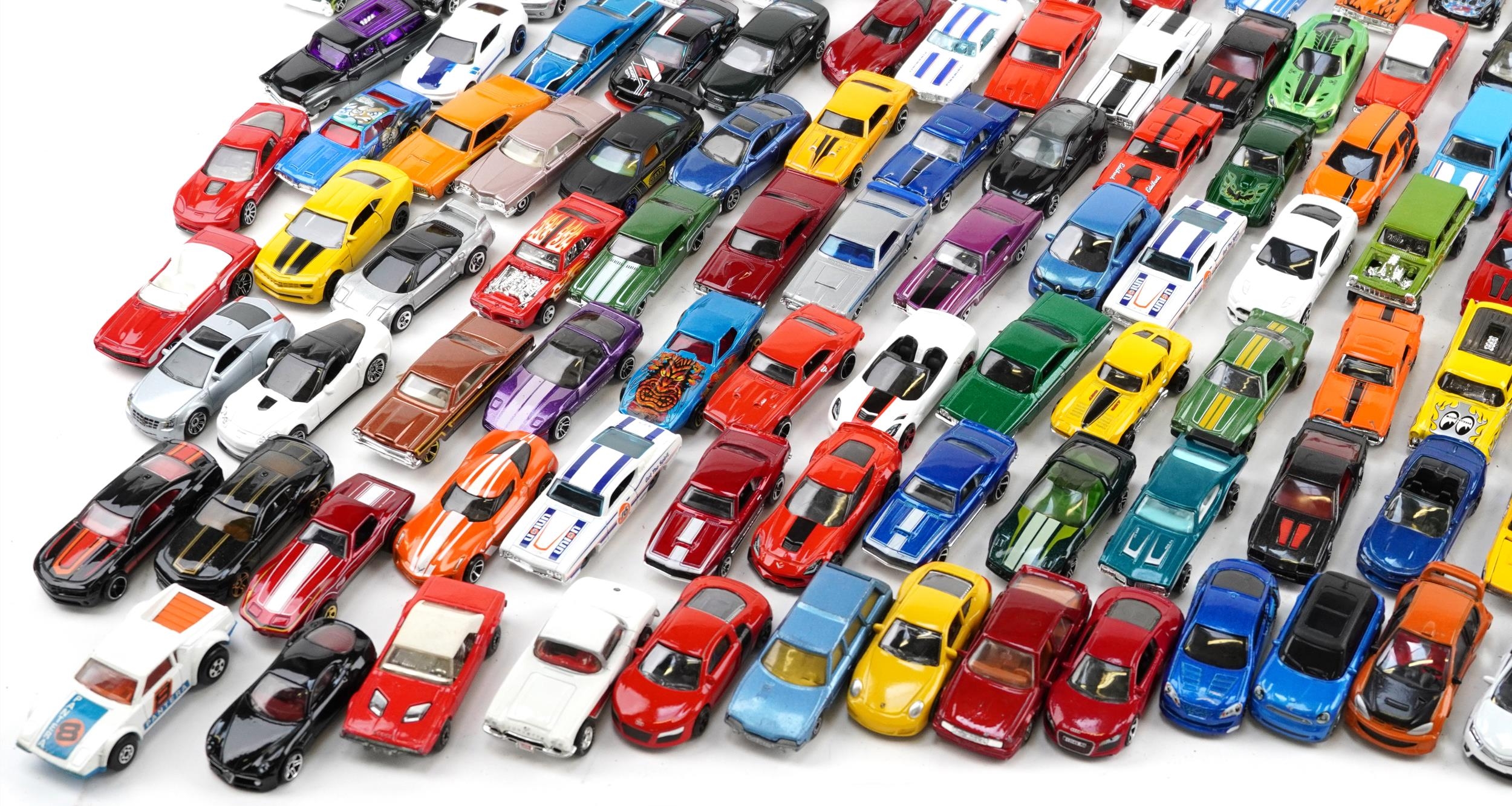 Large collection of diecast vehicles, predominantly Matchbox and Hot Wheels - Image 4 of 5