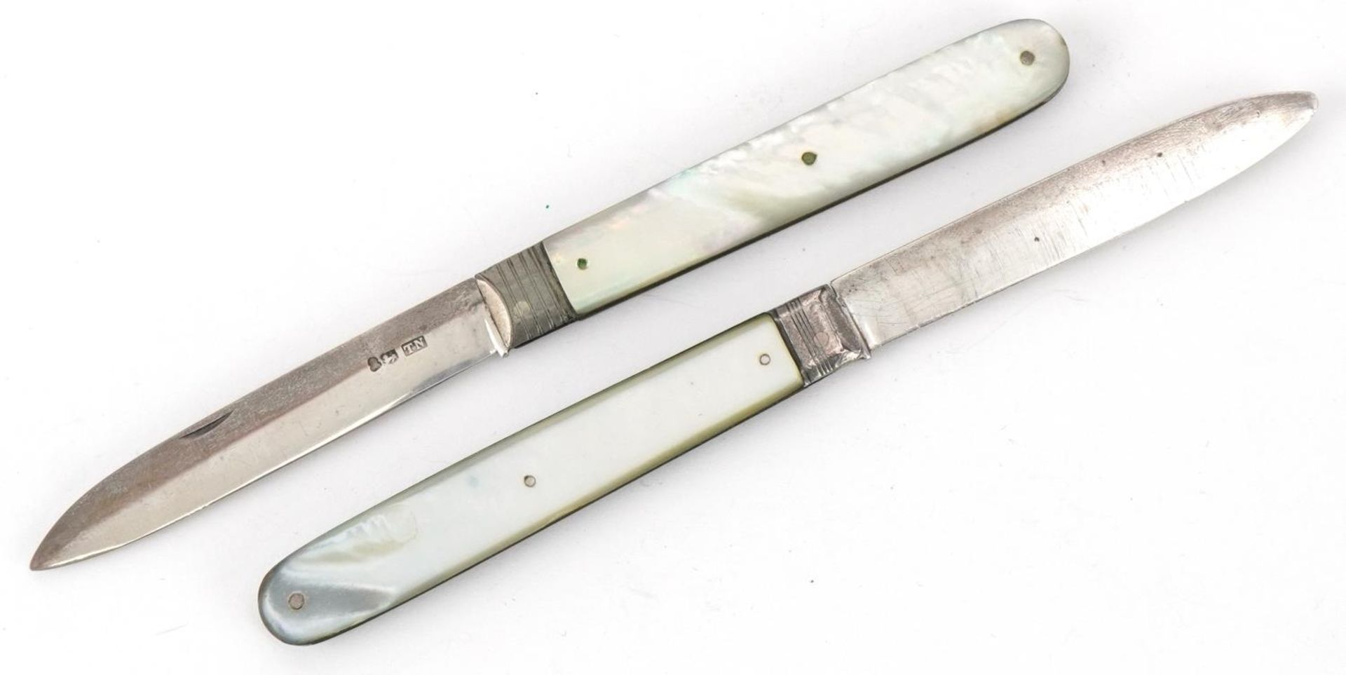 Two Georgian mother of pearl flanked silver folding fruit knives, each housed in a tooled leather - Image 6 of 6