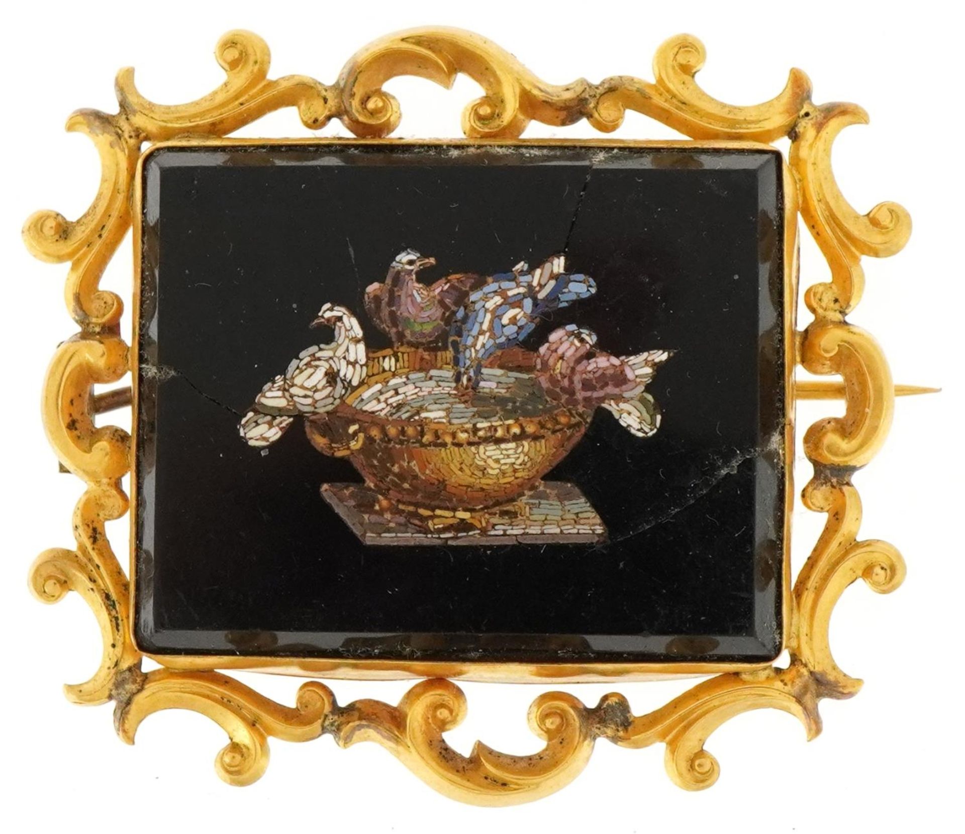 Italian 19th century pietra dura brooch with yellow metal mount decorated with birds around a