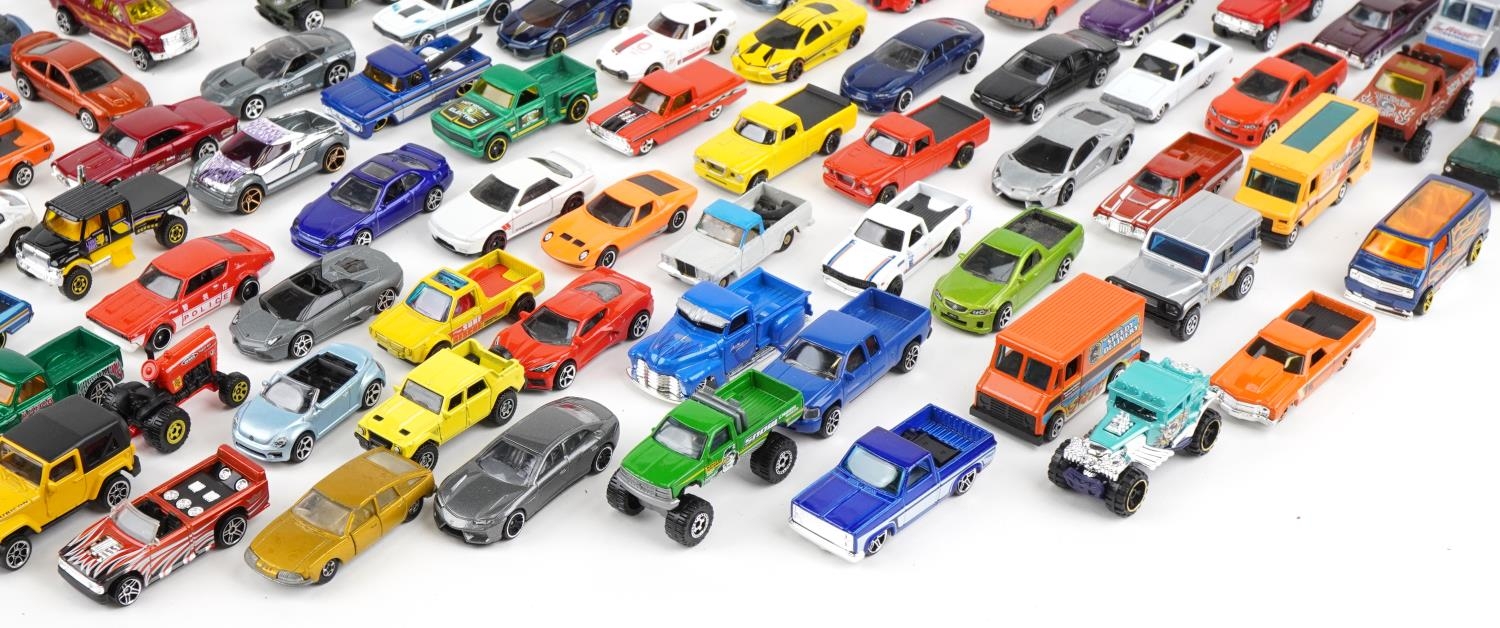 Large collection of diecast vehicles, predominantly Matchbox and Hot Wheels - Bild 5 aus 5