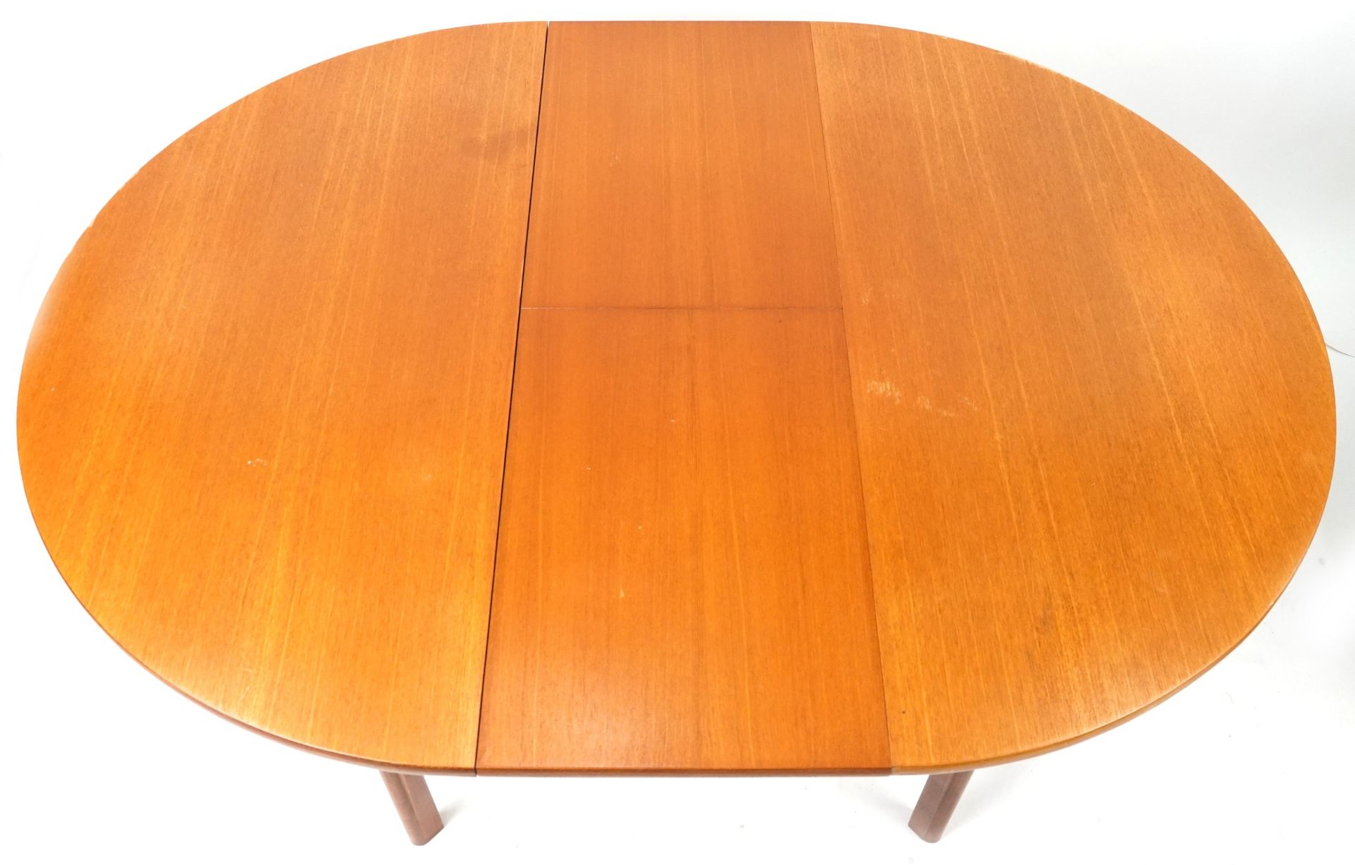 Mackintosh, mid century Scottish teak circular extending dining table with four chairs, the table - Bild 3 aus 8