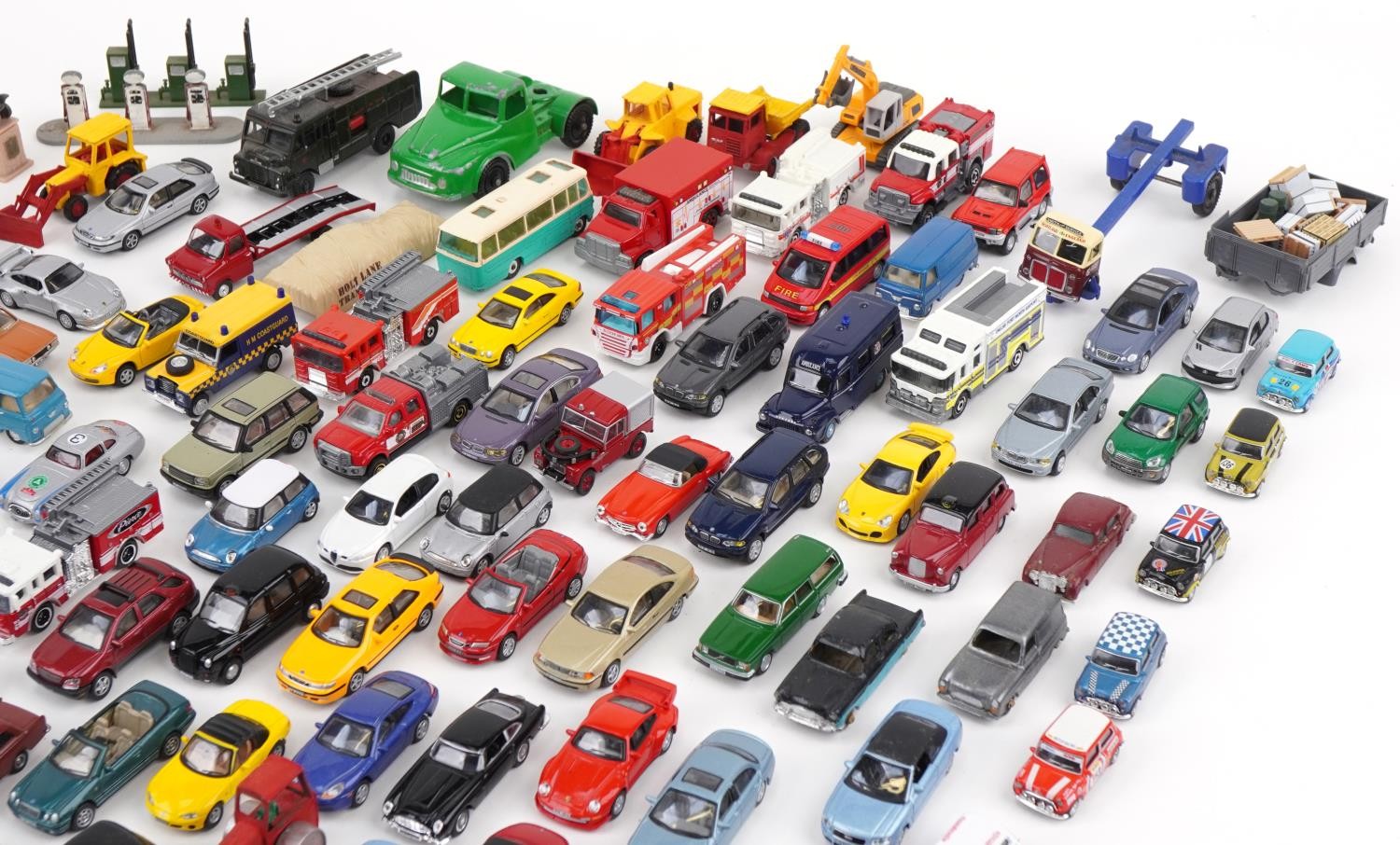 Large collection of vintage and later diecast vehicles including Corgi, Matchbox and Hot Wheels - Image 3 of 5
